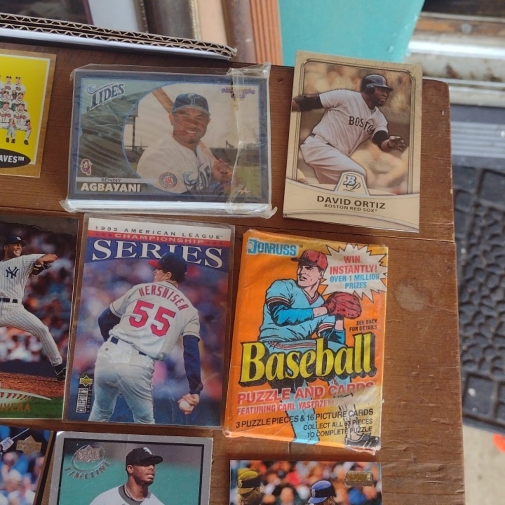 Assorted Baseball Trading Cards Collection - Picture 3 of 5